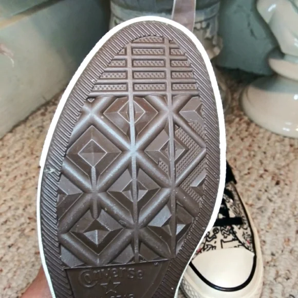 Converse Keith Haring 2021 Unisex Dancing Figures Black, Red/White Chuck Taylors - Picture 9 of 11